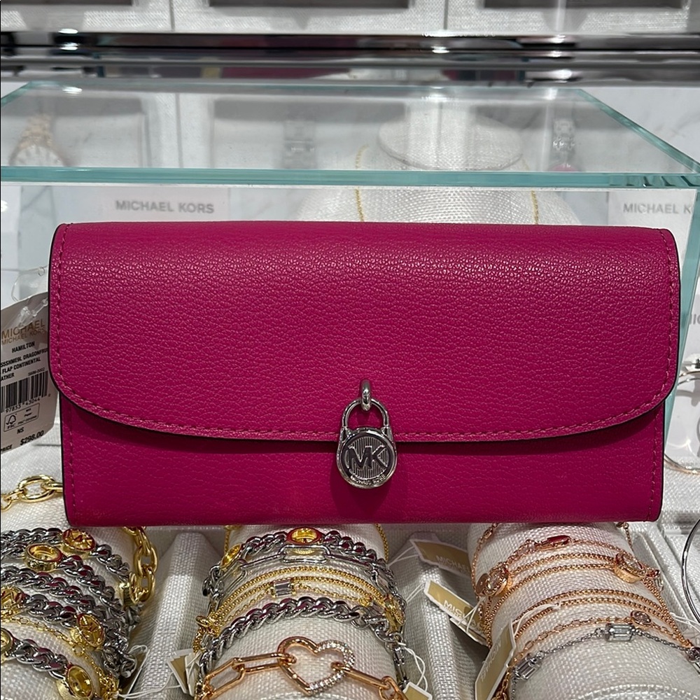 Michael Kors Hamilton Large Leather Flap Continental Wallet
Dragonfruit
NWT